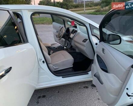 Білий Ніссан Ліф, об'ємом двигуна 0 л та пробігом 139 тис. км за 4400 $, фото 4 на Automoto.ua