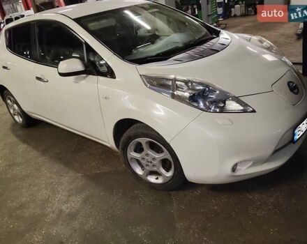 Білий Ніссан Ліф, об'ємом двигуна 0 л та пробігом 173 тис. км за 3800 $, фото 5 на Automoto.ua
