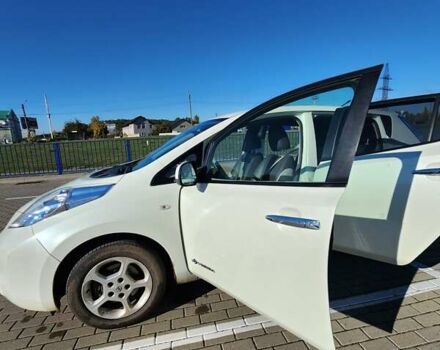 Белый Ниссан Лиф, объемом двигателя 0 л и пробегом 119 тыс. км за 5300 $, фото 9 на Automoto.ua