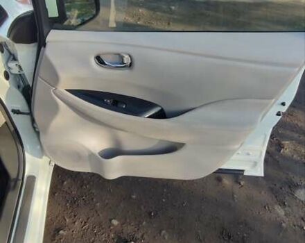 Білий Ніссан Ліф, об'ємом двигуна 0 л та пробігом 150 тис. км за 4990 $, фото 4 на Automoto.ua