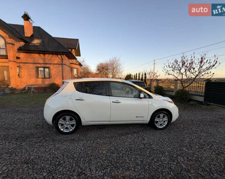 Білий Ніссан Ліф, об'ємом двигуна 0 л та пробігом 124 тис. км за 4000 $, фото 1 на Automoto.ua