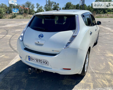 Белый Ниссан Лиф, объемом двигателя 0 л и пробегом 158 тыс. км за 6700 $, фото 15 на Automoto.ua