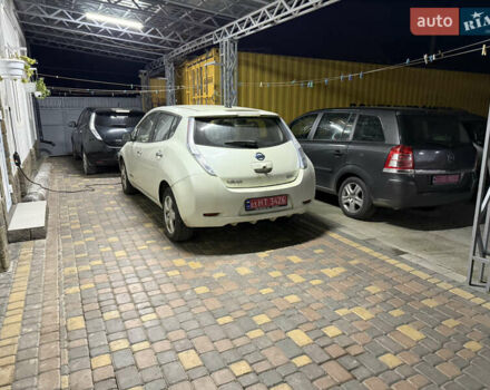 Белый Ниссан Лиф, объемом двигателя 0 л и пробегом 124 тыс. км за 4990 $, фото 1 на Automoto.ua
