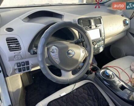 Белый Ниссан Лиф, объемом двигателя 0 л и пробегом 130 тыс. км за 4250 $, фото 7 на Automoto.ua