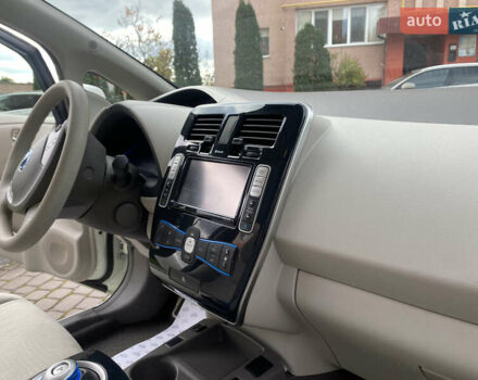 Білий Ніссан Ліф, об'ємом двигуна 0 л та пробігом 81 тис. км за 4600 $, фото 20 на Automoto.ua