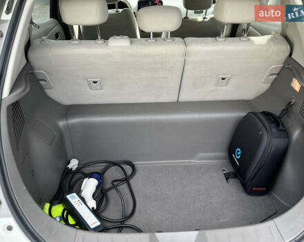 Белый Ниссан Лиф, объемом двигателя 0 л и пробегом 102 тыс. км за 5400 $, фото 15 на Automoto.ua