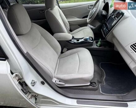 Белый Ниссан Лиф, объемом двигателя 0 л и пробегом 90 тыс. км за 4500 $, фото 11 на Automoto.ua