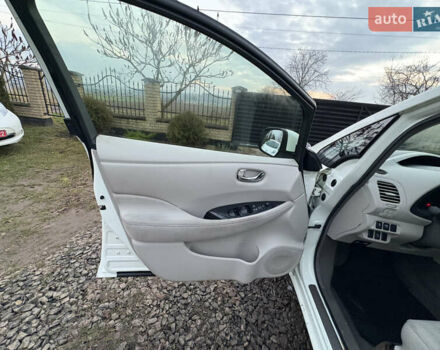 Белый Ниссан Лиф, объемом двигателя 0 л и пробегом 106 тыс. км за 4000 $, фото 24 на Automoto.ua