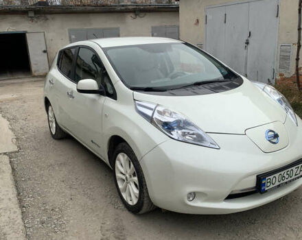 Белый Ниссан Лиф, объемом двигателя 0 л и пробегом 82 тыс. км за 4000 $, фото 2 на Automoto.ua