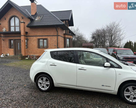 Белый Ниссан Лиф, объемом двигателя 0 л и пробегом 124 тыс. км за 3999 $, фото 4 на Automoto.ua