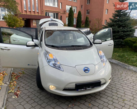 Білий Ніссан Ліф, об'ємом двигуна 0 л та пробігом 81 тис. км за 4600 $, фото 26 на Automoto.ua