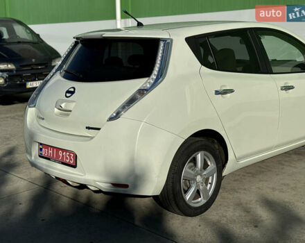 Белый Ниссан Лиф, объемом двигателя 0 л и пробегом 95 тыс. км за 5300 $, фото 21 на Automoto.ua