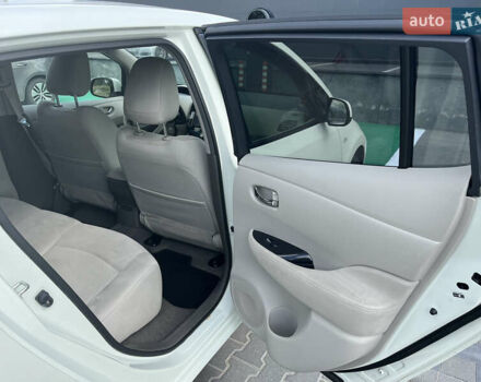 Белый Ниссан Лиф, объемом двигателя 0 л и пробегом 102 тыс. км за 5400 $, фото 13 на Automoto.ua