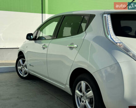 Белый Ниссан Лиф, объемом двигателя 0 л и пробегом 95 тыс. км за 5300 $, фото 29 на Automoto.ua