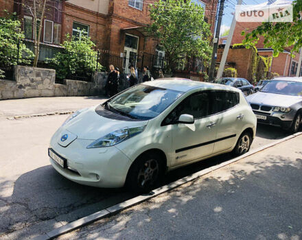 Белый Ниссан Лиф, объемом двигателя 0 л и пробегом 133 тыс. км за 7500 $, фото 2 на Automoto.ua