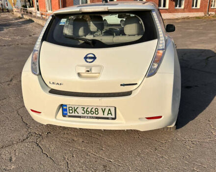 Белый Ниссан Лиф, объемом двигателя 0 л и пробегом 153 тыс. км за 4500 $, фото 3 на Automoto.ua