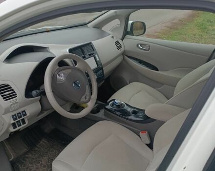 Белый Ниссан Лиф, объемом двигателя 0 л и пробегом 100 тыс. км за 6350 $, фото 8 на Automoto.ua