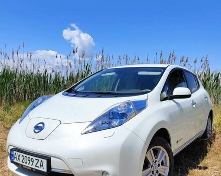 Белый Ниссан Лиф, объемом двигателя 0 л и пробегом 174 тыс. км за 5999 $, фото 8 на Automoto.ua