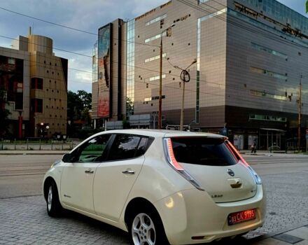 Белый Ниссан Лиф, объемом двигателя 0 л и пробегом 140 тыс. км за 5099 $, фото 6 на Automoto.ua