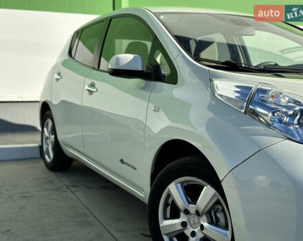 Белый Ниссан Лиф, объемом двигателя 0 л и пробегом 95 тыс. км за 5300 $, фото 7 на Automoto.ua