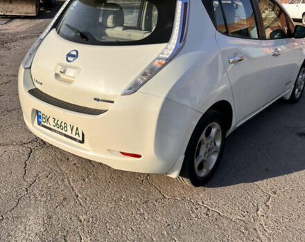 Белый Ниссан Лиф, объемом двигателя 0 л и пробегом 153 тыс. км за 4500 $, фото 4 на Automoto.ua