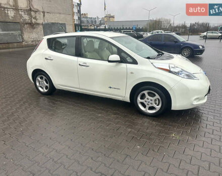 Белый Ниссан Лиф, объемом двигателя 0 л и пробегом 68 тыс. км за 4000 $, фото 1 на Automoto.ua