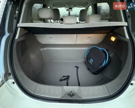 Белый Ниссан Лиф, объемом двигателя 0 л и пробегом 106 тыс. км за 4000 $, фото 20 на Automoto.ua