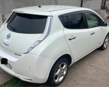 Белый Ниссан Лиф, объемом двигателя 0 л и пробегом 300 тыс. км за 4950 $, фото 1 на Automoto.ua