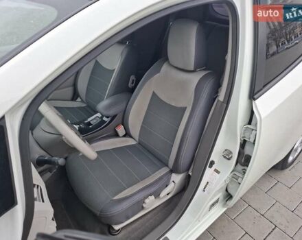 Белый Ниссан Лиф, объемом двигателя 0 л и пробегом 98 тыс. км за 5999 $, фото 12 на Automoto.ua