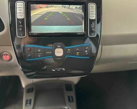 Белый Ниссан Лиф, объемом двигателя 0 л и пробегом 130 тыс. км за 5500 $, фото 11 на Automoto.ua