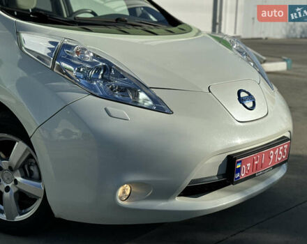 Белый Ниссан Лиф, объемом двигателя 0 л и пробегом 95 тыс. км за 5300 $, фото 6 на Automoto.ua