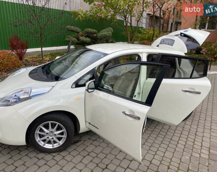 Білий Ніссан Ліф, об'ємом двигуна 0 л та пробігом 81 тис. км за 4600 $, фото 10 на Automoto.ua