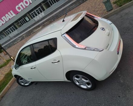 Белый Ниссан Лиф, объемом двигателя 0 л и пробегом 142 тыс. км за 5100 $, фото 13 на Automoto.ua