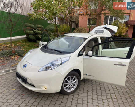 Білий Ніссан Ліф, об'ємом двигуна 0 л та пробігом 81 тис. км за 4600 $, фото 28 на Automoto.ua