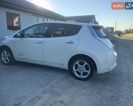 Білий Ніссан Ліф, об'ємом двигуна 0 л та пробігом 77 тис. км за 6850 $, фото 4 на Automoto.ua