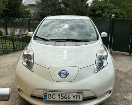 Білий Ніссан Ліф, об'ємом двигуна 0 л та пробігом 102 тис. км за 5100 $, фото 1 на Automoto.ua