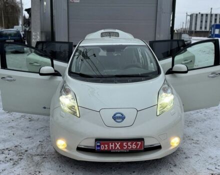Белый Ниссан Лиф, объемом двигателя 0 л и пробегом 93 тыс. км за 3990 $, фото 4 на Automoto.ua