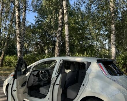 Белый Ниссан Лиф, объемом двигателя 0 л и пробегом 130 тыс. км за 5000 $, фото 3 на Automoto.ua
