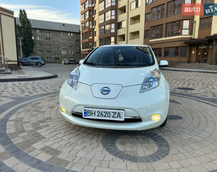 Білий Ніссан Ліф, об'ємом двигуна 0 л та пробігом 101 тис. км за 6000 $, фото 1 на Automoto.ua