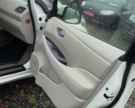 Белый Ниссан Лиф, объемом двигателя 0 л и пробегом 125 тыс. км за 5200 $, фото 17 на Automoto.ua