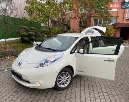 Білий Ніссан Ліф, об'ємом двигуна 0 л та пробігом 81 тис. км за 4600 $, фото 27 на Automoto.ua