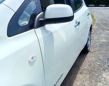 Белый Ниссан Лиф, объемом двигателя 0 л и пробегом 144 тыс. км за 5500 $, фото 2 на Automoto.ua