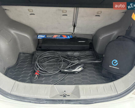 Белый Ниссан Лиф, объемом двигателя 0 л и пробегом 120 тыс. км за 7500 $, фото 18 на Automoto.ua