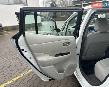 Белый Ниссан Лиф, объемом двигателя 0 л и пробегом 120 тыс. км за 7500 $, фото 26 на Automoto.ua