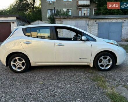 Белый Ниссан Лиф, объемом двигателя 0 л и пробегом 141 тыс. км за 10500 $, фото 2 на Automoto.ua