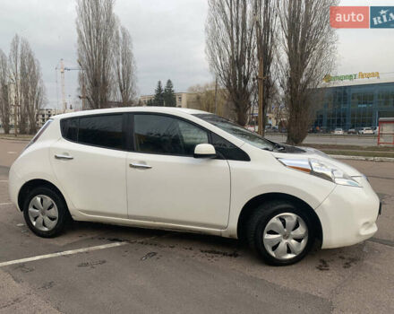 Белый Ниссан Лиф, объемом двигателя 0 л и пробегом 185 тыс. км за 7500 $, фото 6 на Automoto.ua