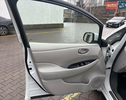 Белый Ниссан Лиф, объемом двигателя 0 л и пробегом 120 тыс. км за 7500 $, фото 24 на Automoto.ua