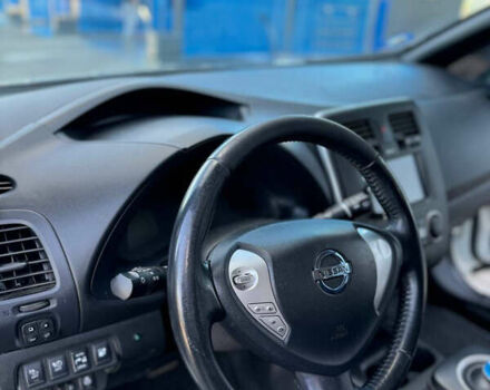 Белый Ниссан Лиф, объемом двигателя 0 л и пробегом 240 тыс. км за 5500 $, фото 7 на Automoto.ua