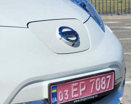 Белый Ниссан Лиф, объемом двигателя 0 л и пробегом 137 тыс. км за 6500 $, фото 19 на Automoto.ua