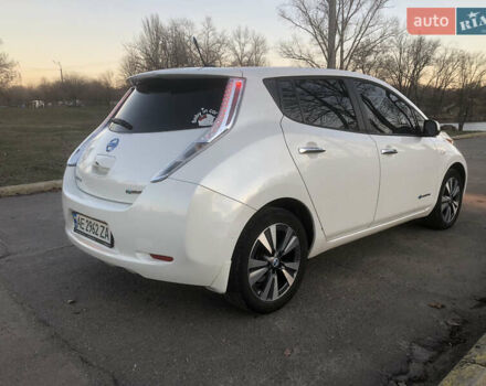 Белый Ниссан Лиф, объемом двигателя 0 л и пробегом 170 тыс. км за 8500 $, фото 4 на Automoto.ua